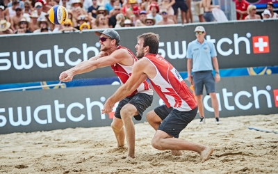 Sax on the Beach: Love and beach volleyball